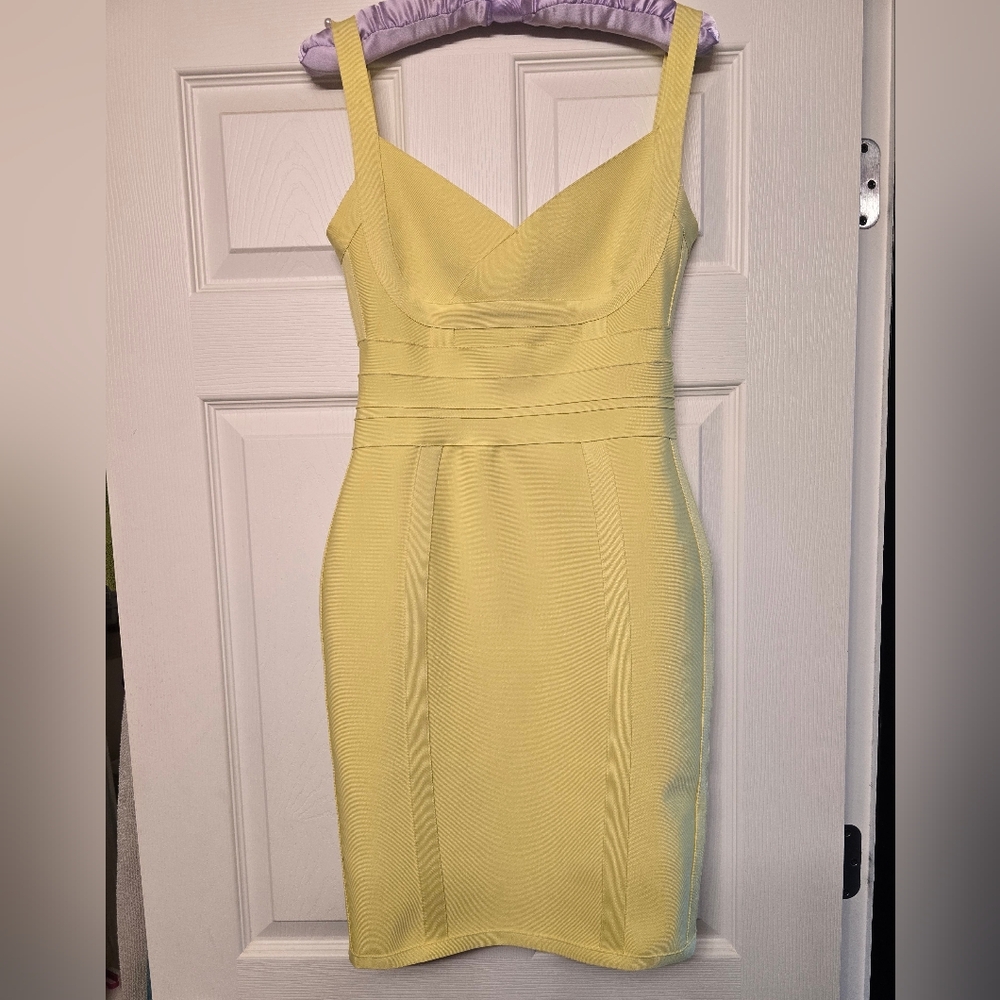 Elegant Yellow Sleeveless Dress